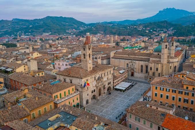 Ascoli Piceno, Piazza del Popolo vista dall'alto